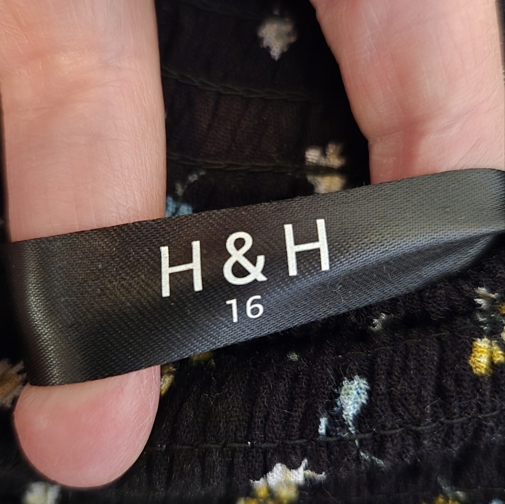 H & H Black Floral Wide Leg Pants Size 16 - Picture 4 of 5